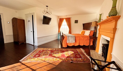 Miss Bella Suite