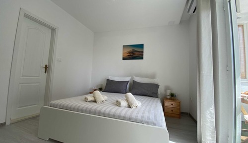 Studio (Studio Apartment with Balcony and Sea)