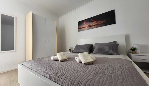 Apartment (One Bedroom Apartment with Balcony an)