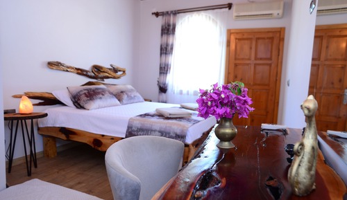 Deluxe Double Room, 1 Bedroom, Smoking, Mountain View