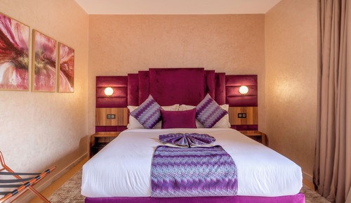 DUPLEXE 4 BEDROOMS AND MINI VIP LIVING ROOM