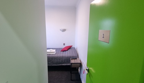 Room 1 - Budget Single - Own Toilet & Vanity