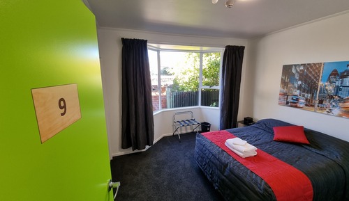 Room 9 - Budget Queen - Shared Facilities