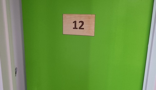 Room 12 - Budget Queen - Own Toilet & Vanity