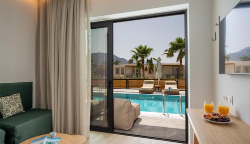 Junior Suite with Sharing Pool