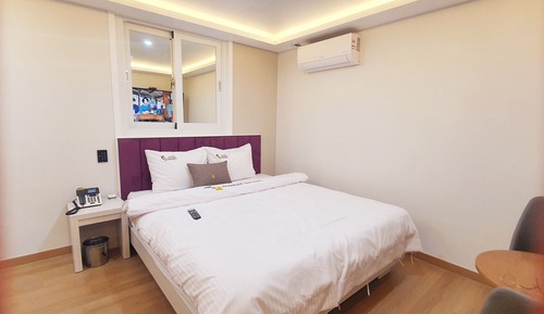 Standard Room, 1 King Bed