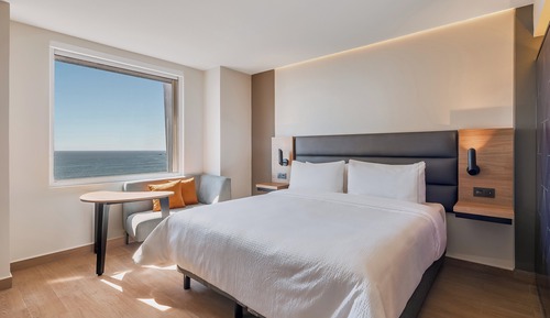 Deluxe Room, 1 King Bed