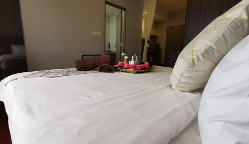 Premium Studio, Bathtub, Partial Sea View