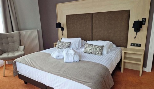 Privilege Room with park view