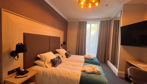 Privilege Room, street side, with twin beds