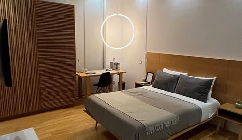 Deluxe Studio