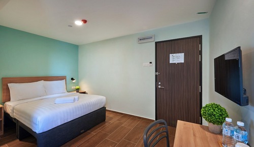 Premier Queen Room