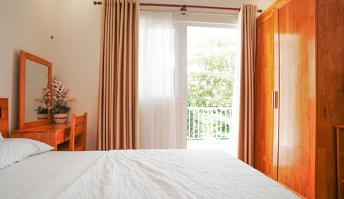 Basic Double Room, 1 Double Bed, Balcony, Garden View