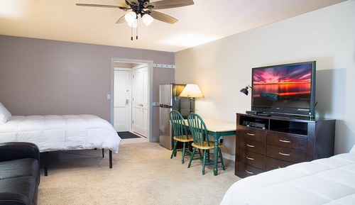 Deluxe Condo, Courtyard View