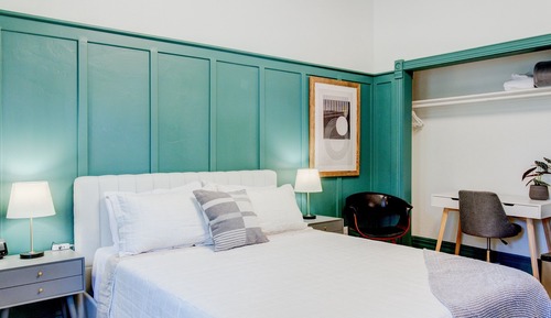 Deluxe Studio Suite, Courtyard View