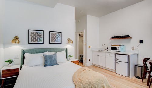 Deluxe Studio Suite, Courtyard View