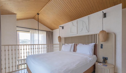 Suite, Non Smoking, Private Pool (Mezzanine)