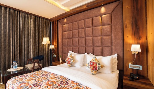 Deluxe Room, 1 King Bed, Balcony