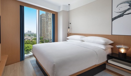 Comfort Room, 1 King Bed, City View