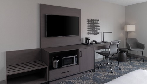 Room, 2 Queen Beds, No View (Mobility/Hearing Accessible, Tub)