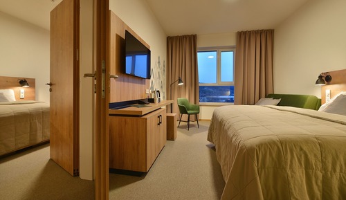 Family Room, Connecting Rooms