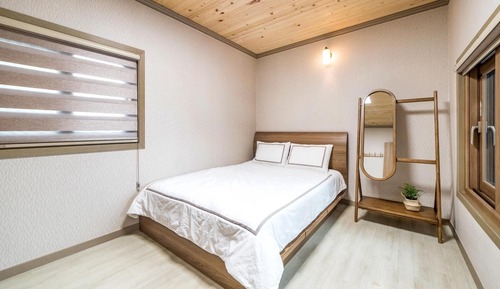 Basic Room, 1 Bedroom (Room 101 (Pool))