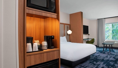 Executive Suite, 1 King Bed (Mobility Accessible, Roll-In Shower)