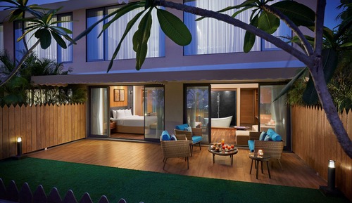 Suite, 1 King Bed with Sofa bed