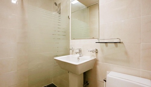 Room (Handeumi No 201)
