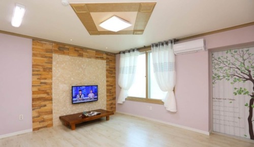Room (Capricorn)