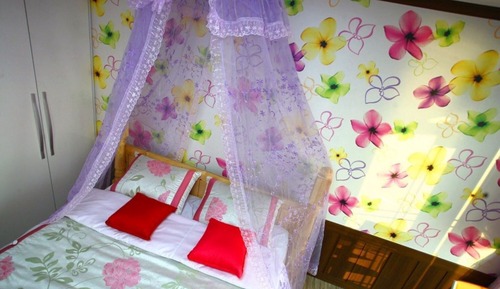 Room (Flora)