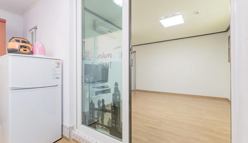 Room (Building 2 Room 101 (Ondol))