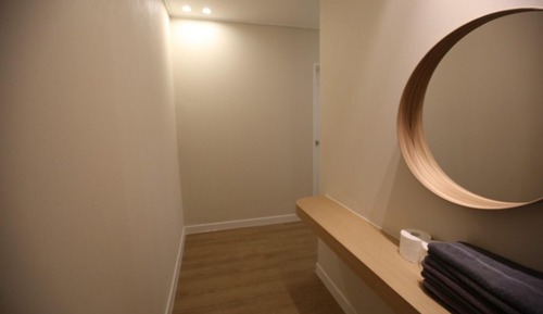 Room (Room 501)