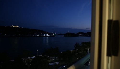 Room (Room 502)