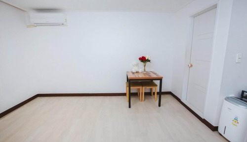 Room (Sky A-dong Room 105)
