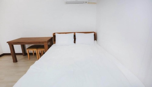 Room (Sky B-dong Room 203)