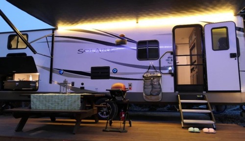 Room (Camp Caravan)