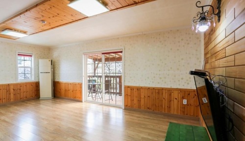 Room (Kind of oak)