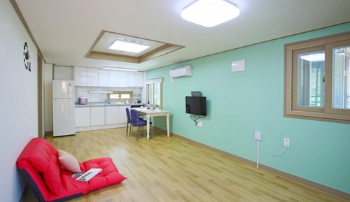 Room (Apple Mint)
