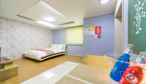 Room (Room 101 (forest room))