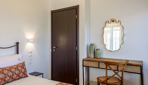 Traditional Suite, 1 Bedroom, Balcony, Mountain View (Christina)