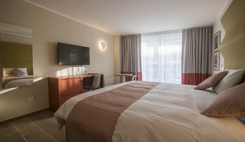 Double or Twin Room, Partial Sea View