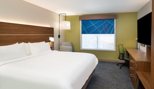 Standard Room, 1 King Bed, City View