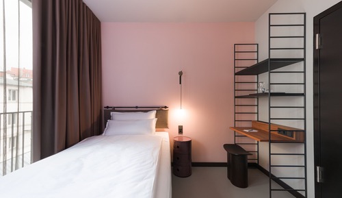 Super Cozy Room