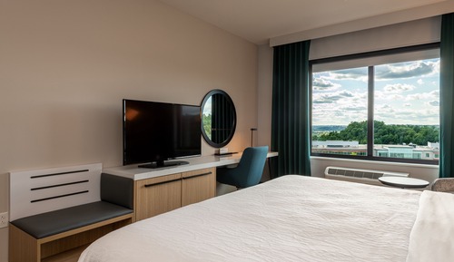 Room, 1 King Bed, Corner