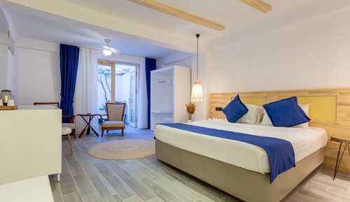 Comfort Room, Jetted Tub, Garden View