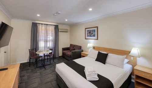 Deluxe Queen Room