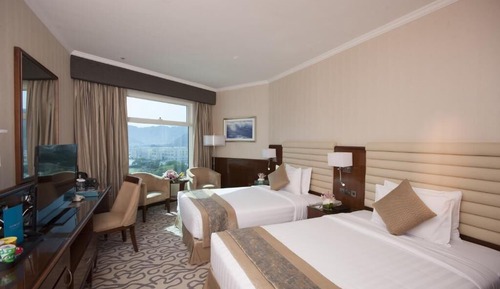 Deluxe Family Room Partial Sea View