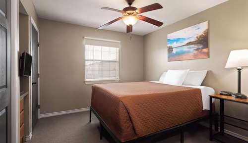 Suite, 1 Bedroom, Accessible, Non Smoking (Mobility, Roll-in Shower)