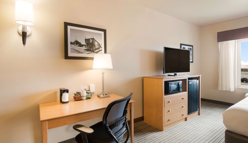 Standard Room, 1 King Bed, Non Smoking, Refrigerator & Microwave
